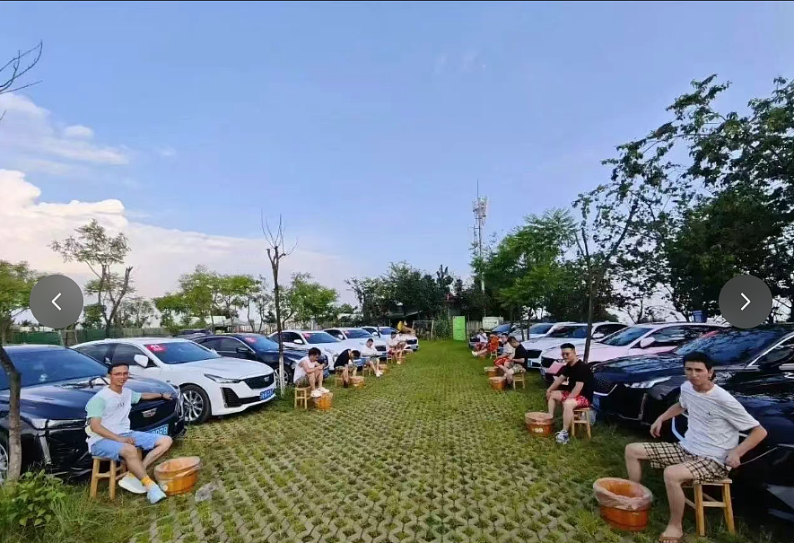 10个男人看超短裤大长腿女生跳热舞:3段视频曝光他们是什么关系?(视频/组图) - 1