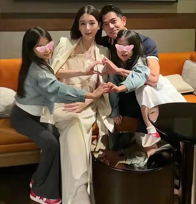 方媛在家待产，穿衣服要消毒、脚脖子肿一圈，郭富城给她买按摩椅（组图） - 12