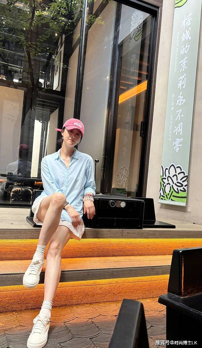 42岁蒋欣生活照瘦成“纸片人”，大热天美美出游（组图） - 4