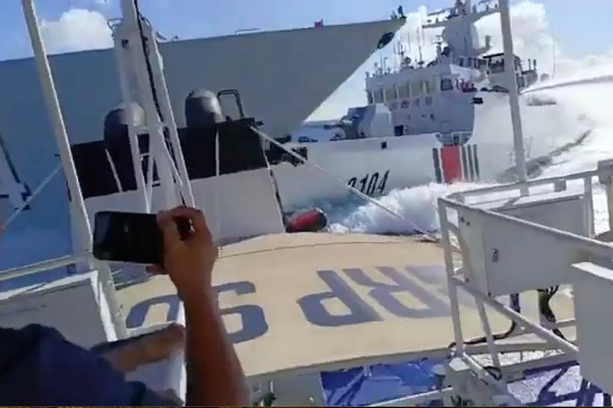 中国军舰在南海撞上自家海警船，中国审查相关内容（视频/组图） - 1