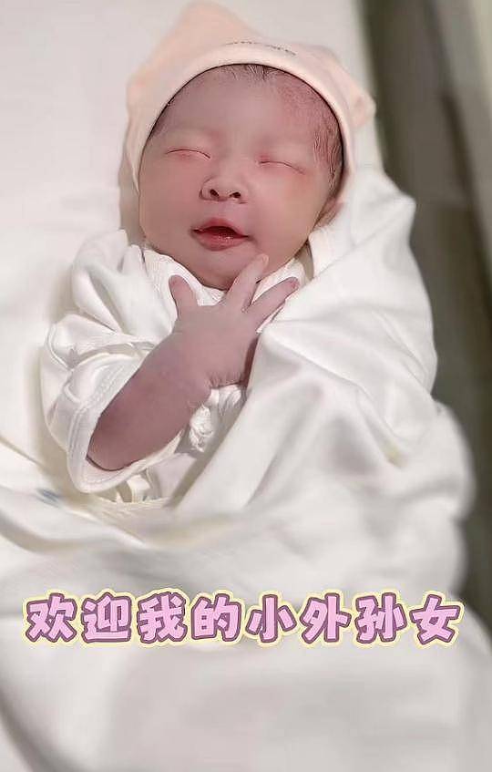 水均益官宣当姥爷，与前妻罕见同框，女婿清华毕业（组图） - 7
