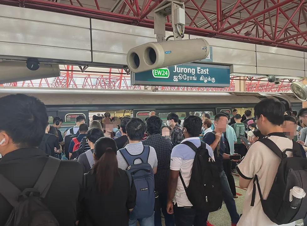 新加坡地铁突发大停电!11站停运、2条轻轨瘫痪、数十万人被困回家难…(组图) - 17