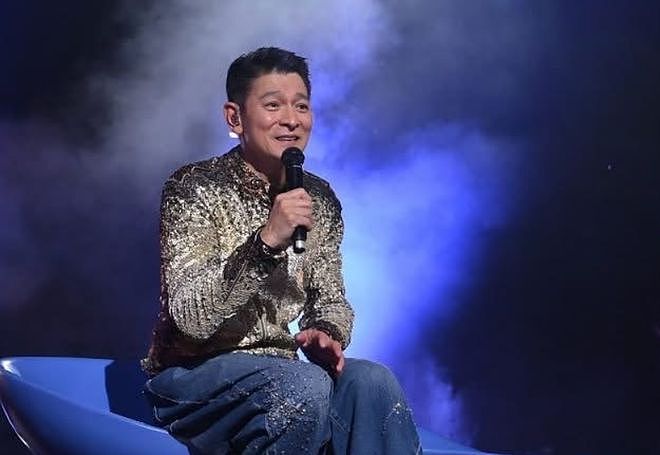 女神同场看华仔演唱会！关之琳李嘉欣状态差距大，曾为爱争斗多年（组图） - 1