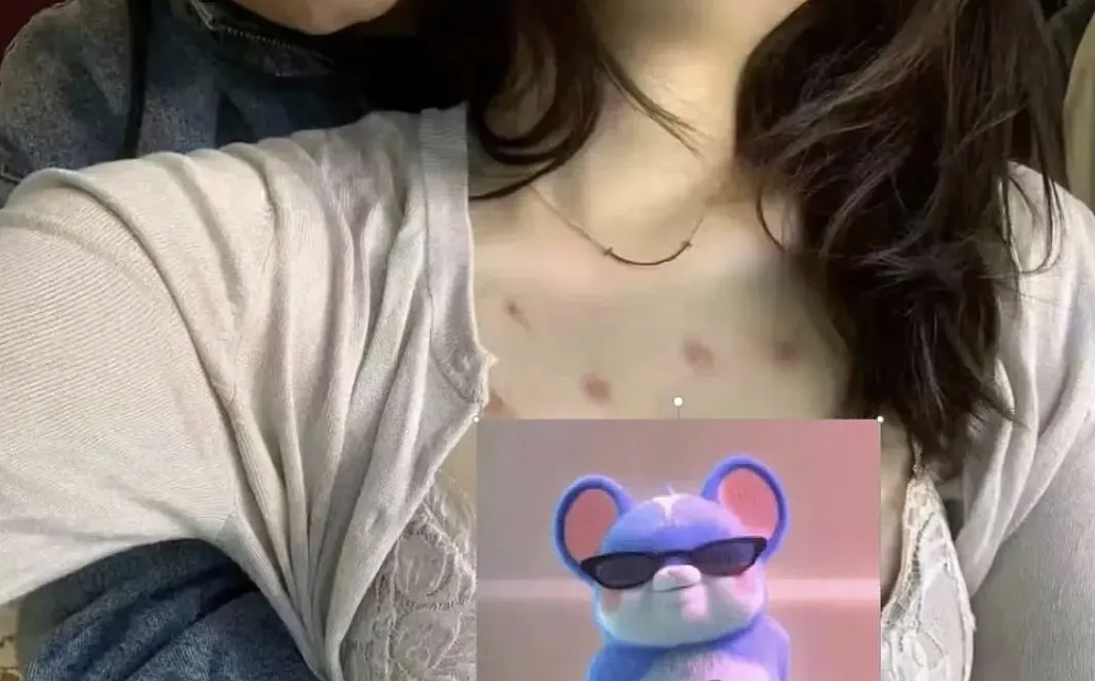 10个男人看超短裤大长腿女生跳热舞:3段视频曝光他们是什么关系?(视频/组图) - 5