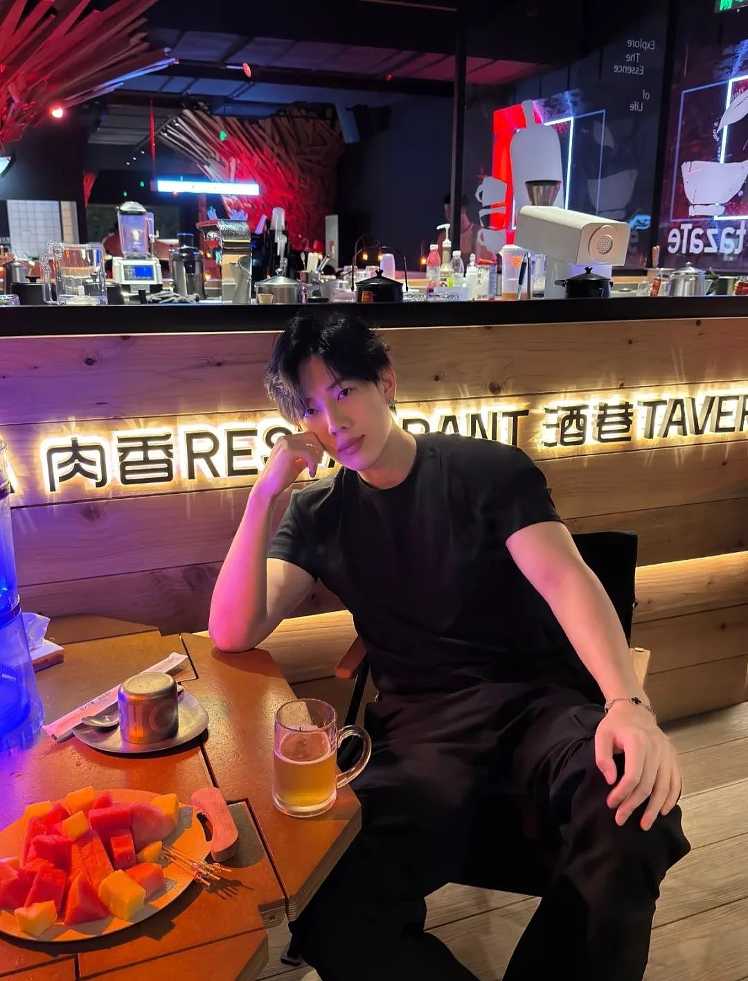 【帅哥】189顶级肌肉男模，一场高达三位数，腹肌长腿着实诱人...（组图） - 12