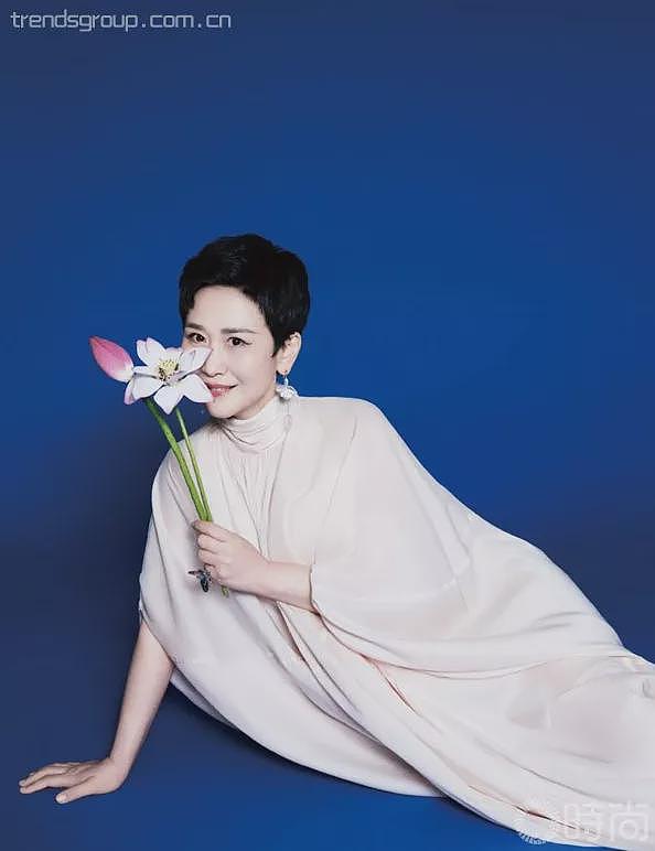 李小琳罕见受访:送99朵玫瑰被父亲李鹏含泪斥浪费(组图) - 1