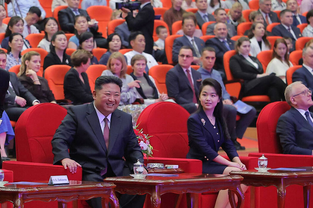 12岁的“伟大向导者”:金正恩如何为女儿打造接班人形象(组图) - 6