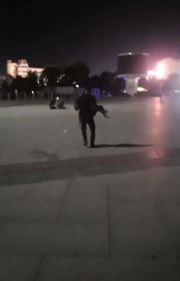 南昌19岁女大学生拒绝搭讪被持刀刺死,凶手身份流出是精神病又不惩罚(组图) - 11