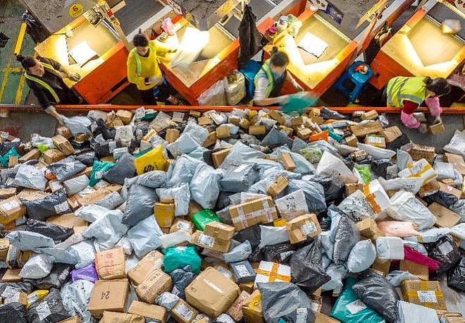 中国多地掀起快递“反内卷”:抵制“8毛发全国”“二选一”垄断(组图) - 1