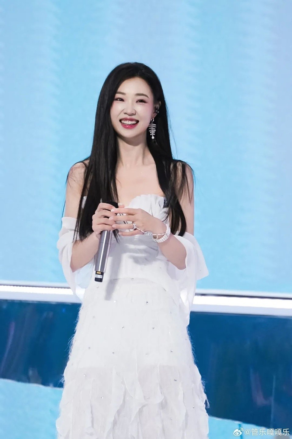 30岁女星家中太乱登热搜,满屋杂物堆积,本人道歉:我小姨妈已买机票来帮忙做深度清洁(组图) - 7