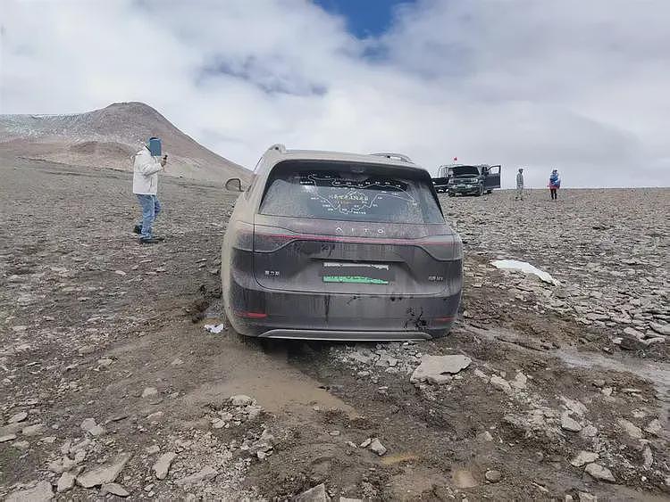 问界M9在全球最高公路垭口陷车被营救，车主发视频感谢遭网暴，当事人回应（组图） - 3