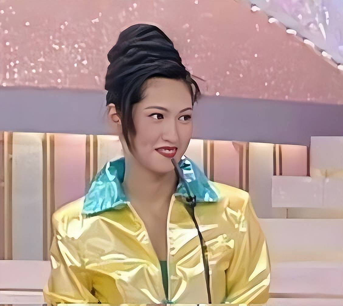 香港知名女星罕见露面，状态冻龄撞脸赵雅芝，嫁大马富商连生三女（组图） - 5
