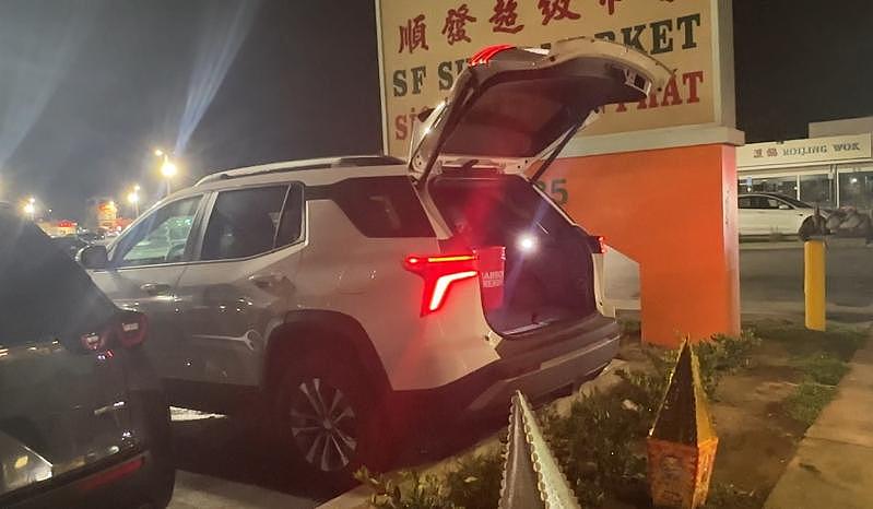 花圈+哀乐，华人摊贩奇招抢地盘，美警管不了（组图） - 2