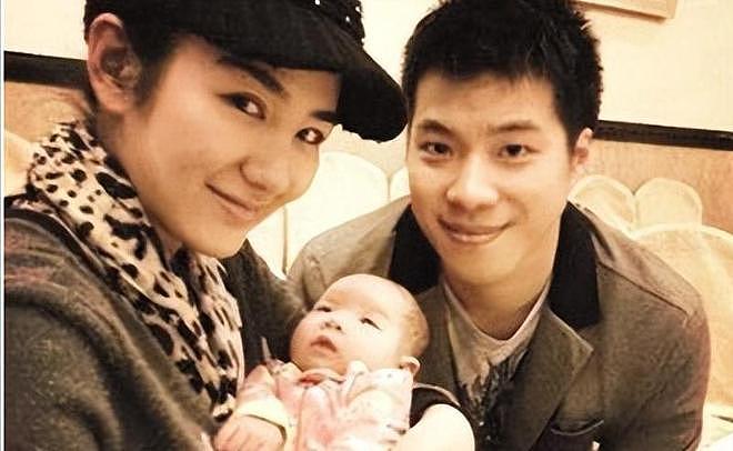 为女儿怒怼网友的黄奕:三度错付险些身败名裂,到底在高傲什么?(组图) - 4