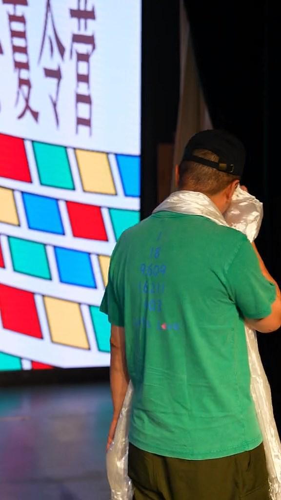 19岁李嫣活动上转圈圈打招呼，古灵精怪像王菲，李亚鹏含泪谈女儿（组图） - 10