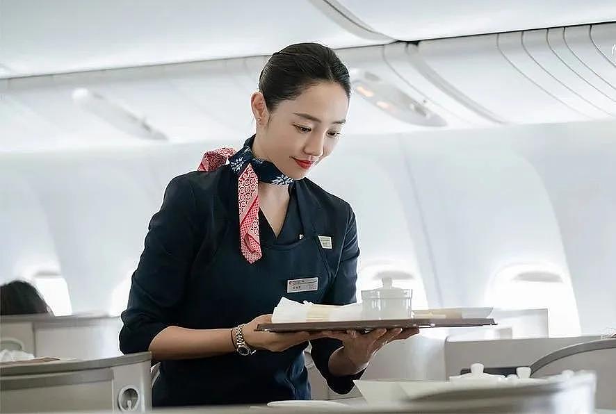 “可以不穿裙子了”，空姐原来这么无奈（图） - 5