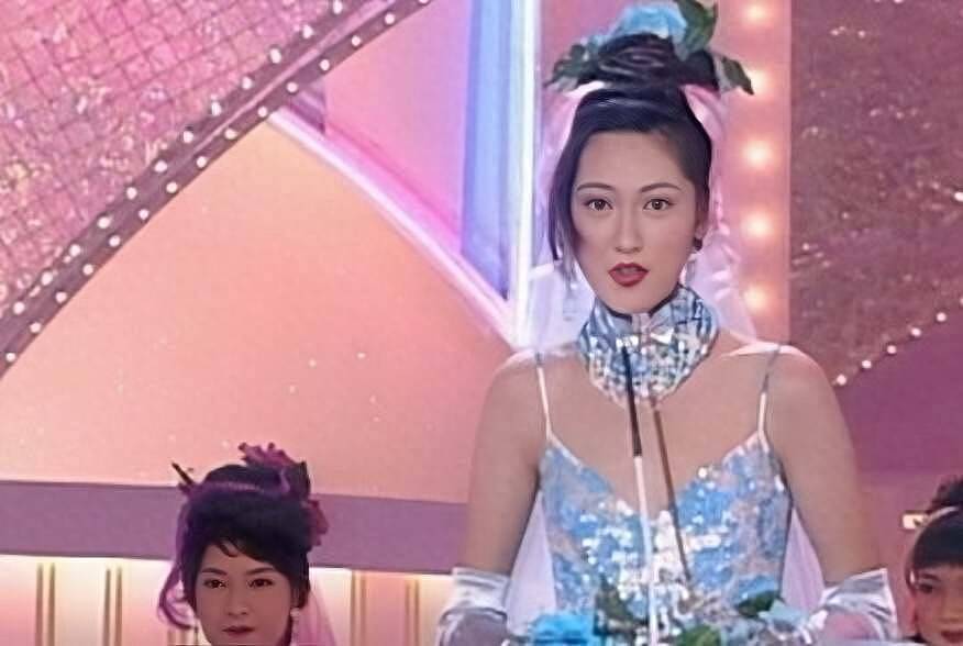 香港知名女星罕见露面，状态冻龄撞脸赵雅芝，嫁大马富商连生三女（组图） - 1