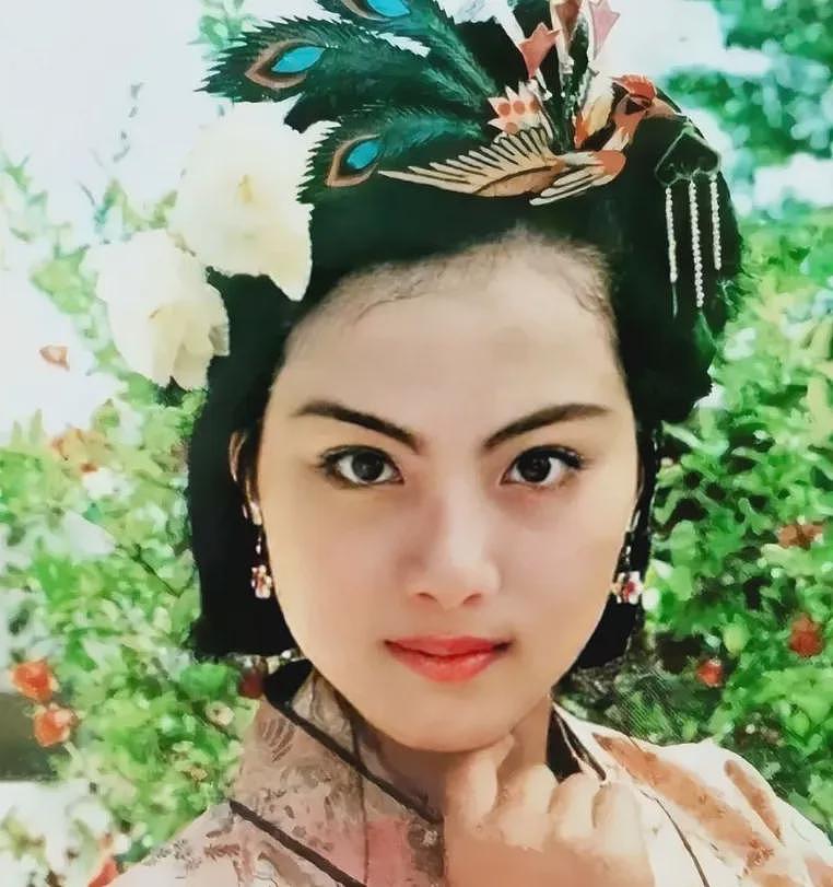 17岁拒演红楼梦，被香港导演“骗”走，28岁去世，导演评价：她很漂亮，但一肚子草包（组图） - 3