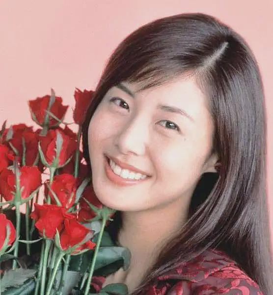 曾打败木村拓哉CP的“日娱最甜夫妻”,婚后24年竟然活成了这样……(组图) - 11