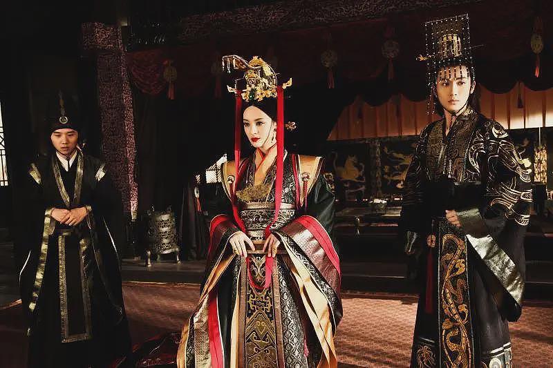 一个眼神封神!36岁双料影帝新片自毁形象让观众集体破防(组图) - 14