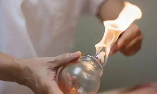 6岁女孩酒店水池殒命！左腿被水管卡住，4个大人救不出，妈妈眼睁睁看娃溺水却无能为力，网友愤怒（组图） - 18