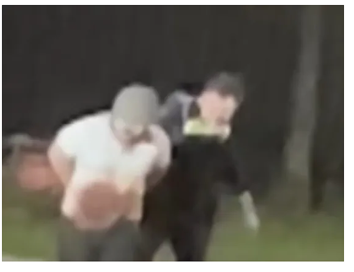 屋外被涂鸦怪异词句,墨尔本华人区双尸案,男子被斩首挂头,女子有身孕(组图) - 2