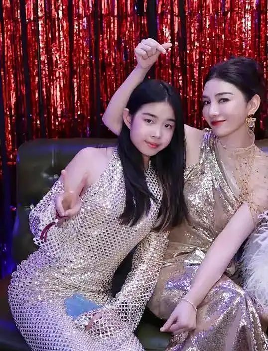 粉丝为黄奕母女喊冤！她只是遇人不淑，爸爸的错为什么让女儿背？（组图） - 2