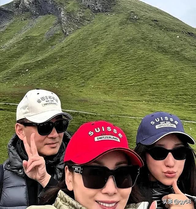 53岁郭可盈近照惊呆全网!拒千万片酬陪学霸女儿游瑞士(组图) - 3