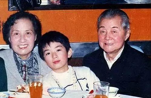为女儿怒怼网友的黄奕:三度错付险些身败名裂,到底在高傲什么?(组图) - 6