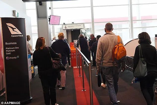 天塌了！Qantas六年来第一次重大调整，1600万人账户里的钱突然“缩水”…（组图） - 3
