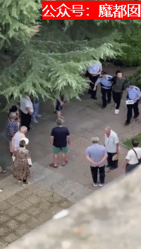 热搜第一！19岁女大学生景区内拒绝搭讪，被男子用剪刀活活捅死（视频/组图） - 35