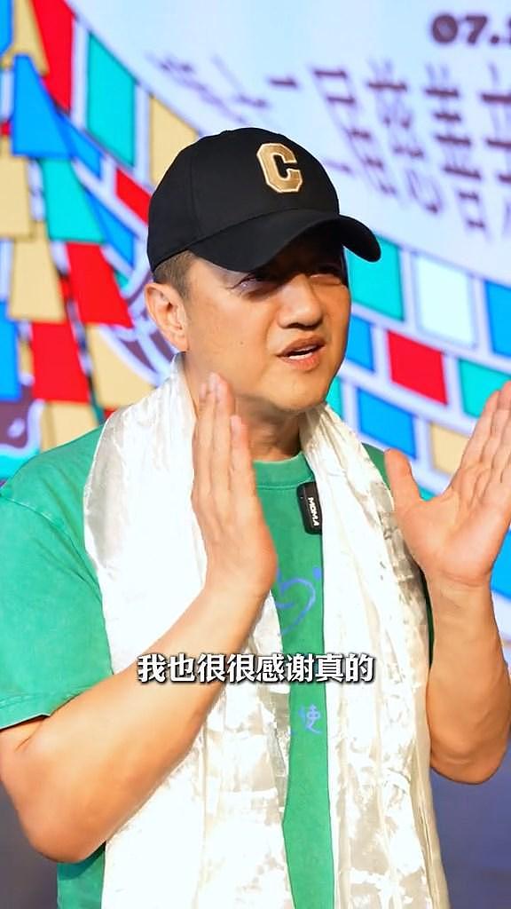 19岁李嫣活动上转圈圈打招呼，古灵精怪像王菲，李亚鹏含泪谈女儿（组图） - 11