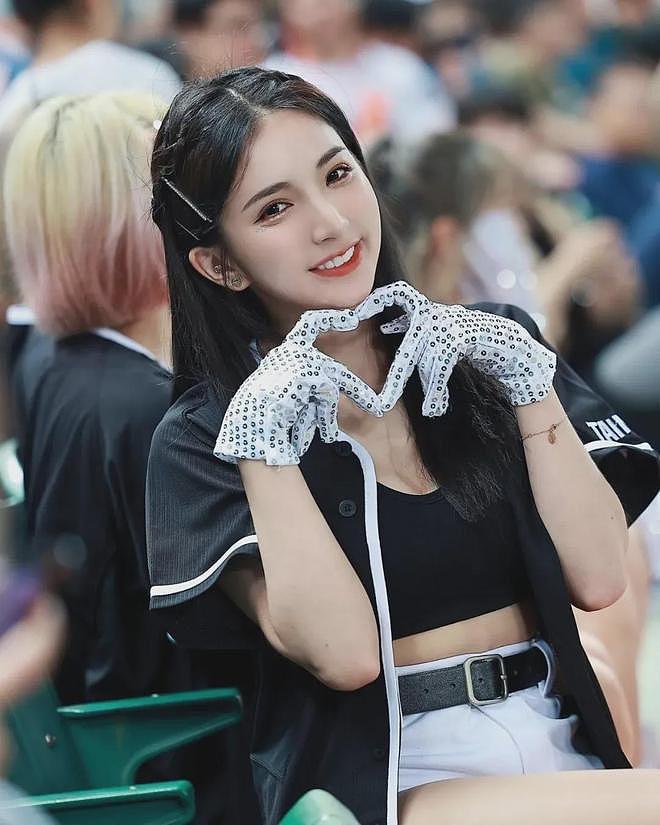 【美女】S级模特,火辣身材,性感撩人,给人一种清凉感(组图) - 20