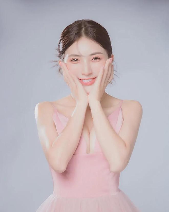 【美女】S级模特,火辣身材,性感撩人,给人一种清凉感(组图) - 17