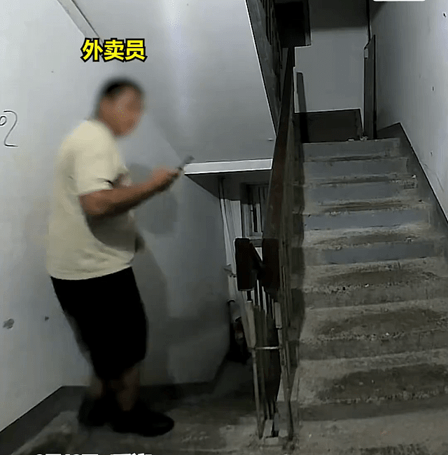 小米智能门锁人脸识别认错人意外开门！外卖员与屋主双双诧异画面曝（视频/组图） - 1