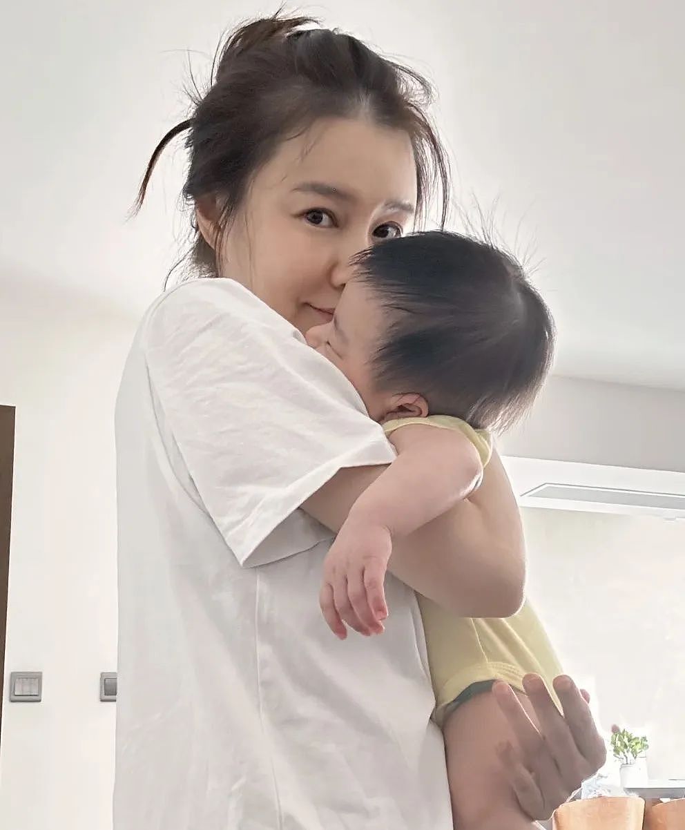 TVB力捧花旦疑带娃崩溃!老公为工作远走澳洲,绯闻男友留言引围观(组图) - 2