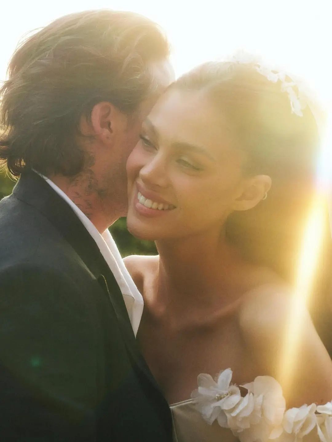 太狠!贝克汉姆好大儿为名媛老婆重办婚礼,爸妈弟妹压根没通知?小贝心碎:你干脆去掉爹的姓氏吧!(组图) - 15