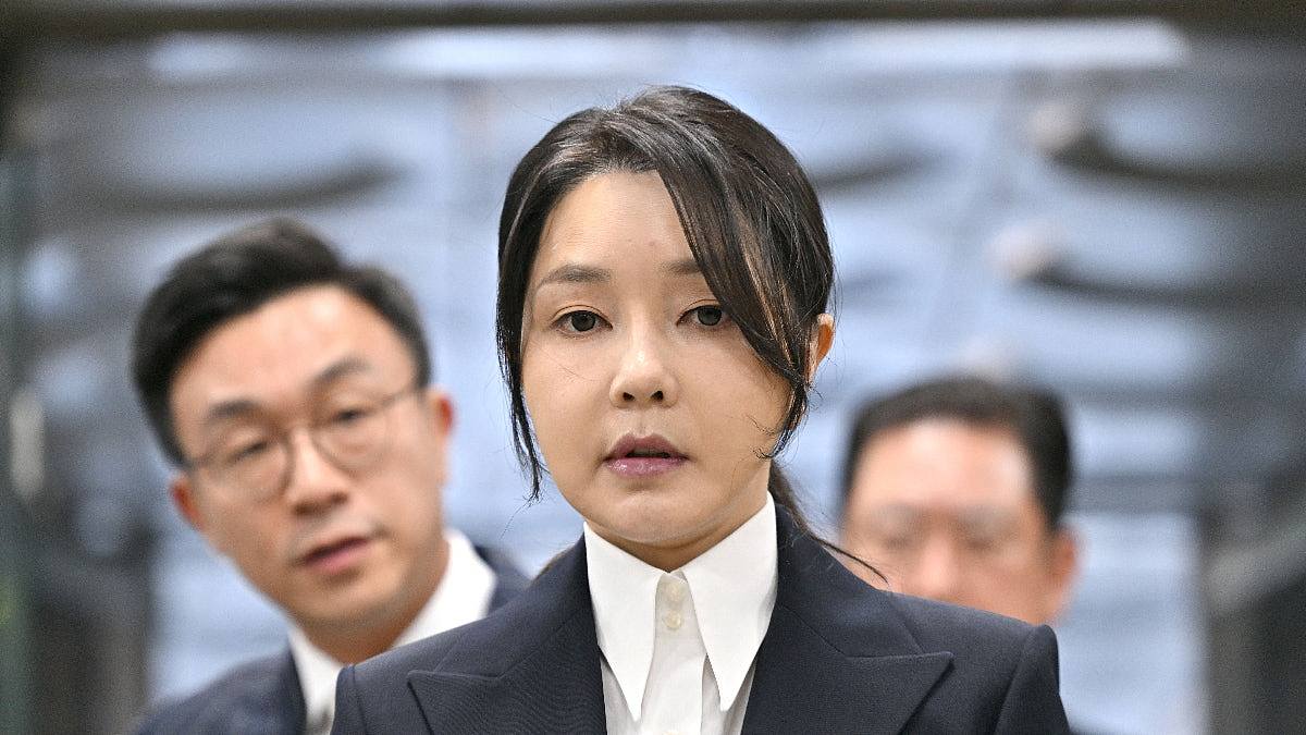金建希出庭受审，念中国古诗“花无十日红”冲上热搜榜（组图） - 1