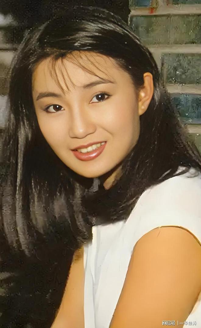 61岁张曼玉突然活跃台前,玩自媒体拍广告,开启新华样年华(组图) - 17