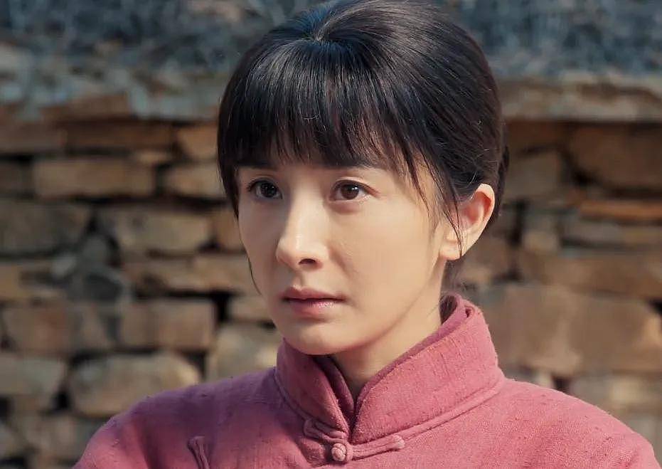 《生万物》首播!杨幂开磨皮滤镜和秦海璐对比明显,气质格格不入(组图) - 2