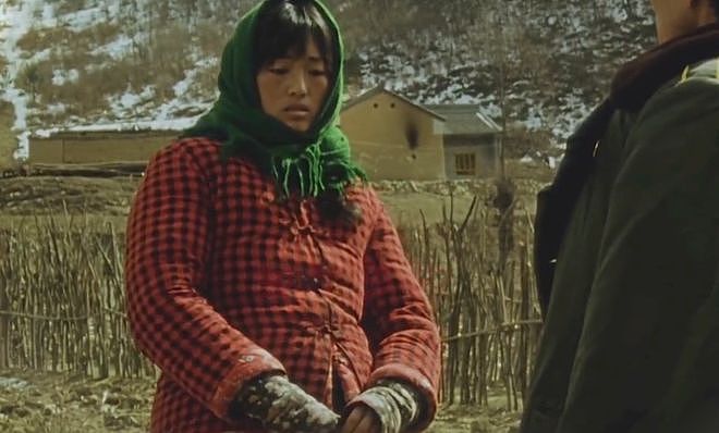 全程抿嘴，鼻子抢镜，38岁杨幂一出手，将“85花演技”整出新花样（组图） - 5