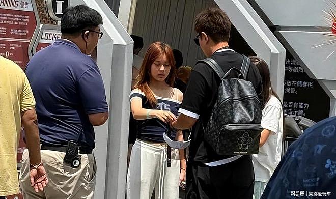 李小璐恋情风波后,13岁甜馨为母亲撑腰(组图) - 5