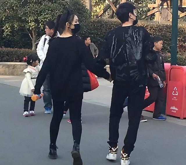 离婚4年,这一次,高调秀恩爱的冯绍峰,撕掉了赵丽颖仅剩的体面(组图) - 1