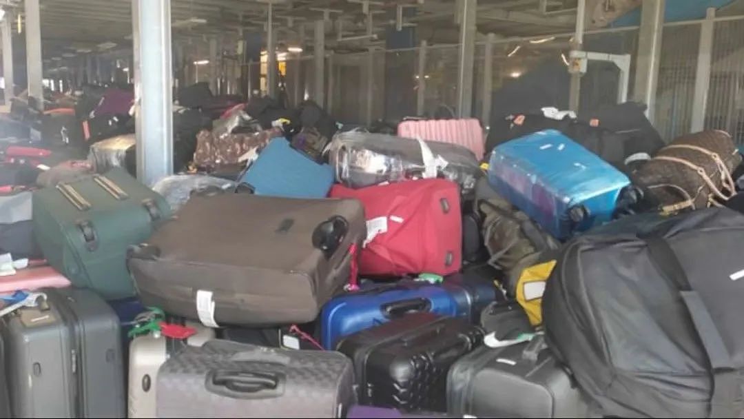 300名旅客滞留巴黎机场，48小时缺水昏迷，员工都躲起来！（组图） - 9