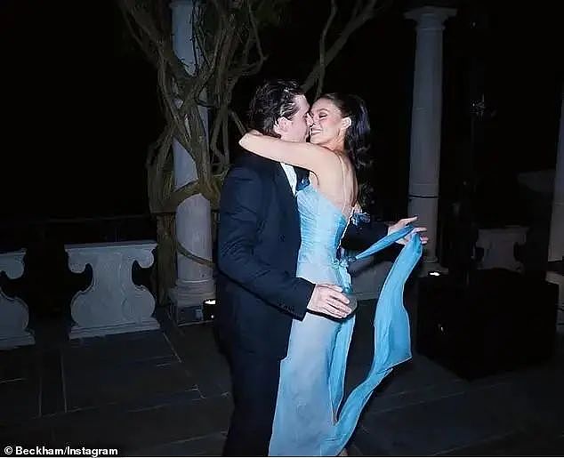 太狠!贝克汉姆好大儿为名媛老婆重办婚礼,爸妈弟妹压根没通知?小贝心碎:你干脆去掉爹的姓氏吧!(组图) - 8
