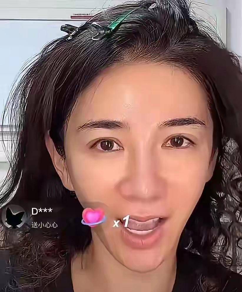 黄奕为护女怒怼网友,曾被霍思燕点名炮轰,近年靠综艺翻红的童年女神再引争议?(组图) - 8