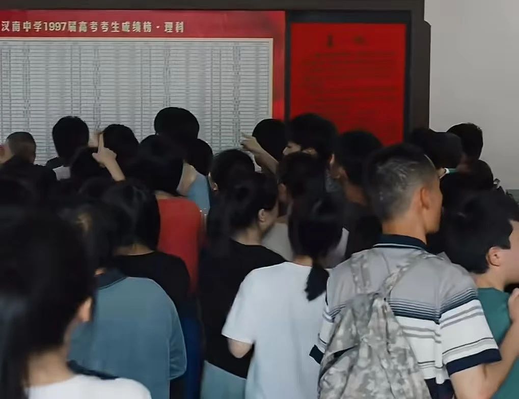 中考签约变成“菜市场喊价”：这届家长开始疯狂“跑校”？（组图） - 4