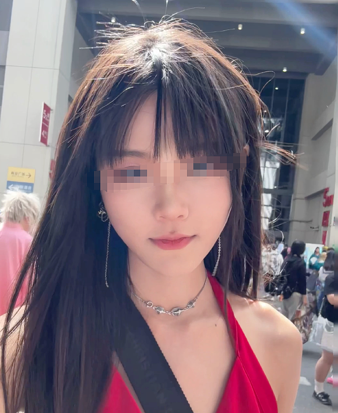 演唱会女生腿上被粘不明液体后报警,现场视频流出反被骂:穿这样活该(视频/组图) - 13