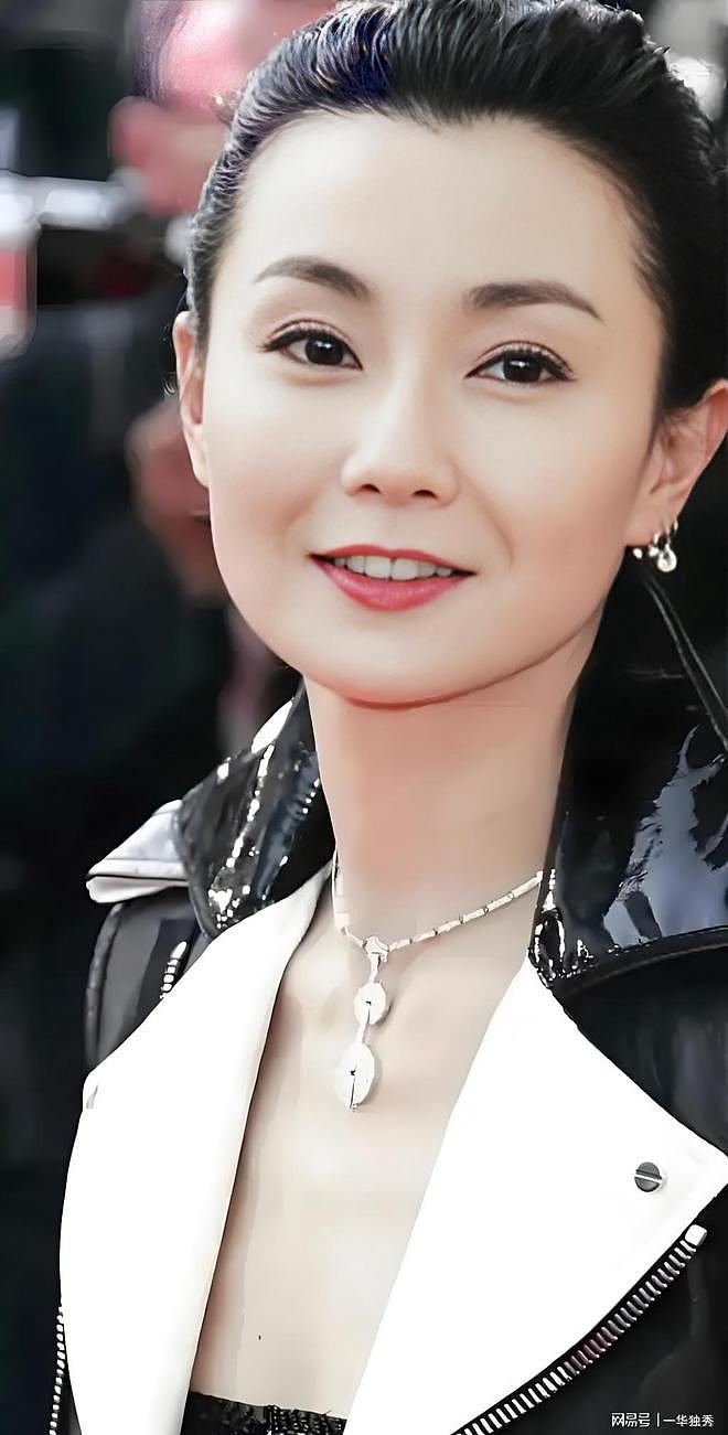 61岁张曼玉突然活跃台前,玩自媒体拍广告,开启新华样年华(组图) - 14