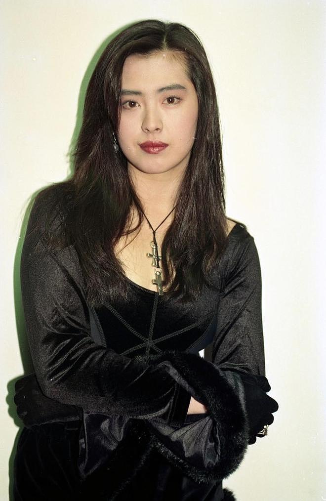 姜文女儿结婚后首露面，一脸雀斑撞脸王祖贤，法国老公未露面（组图） - 2